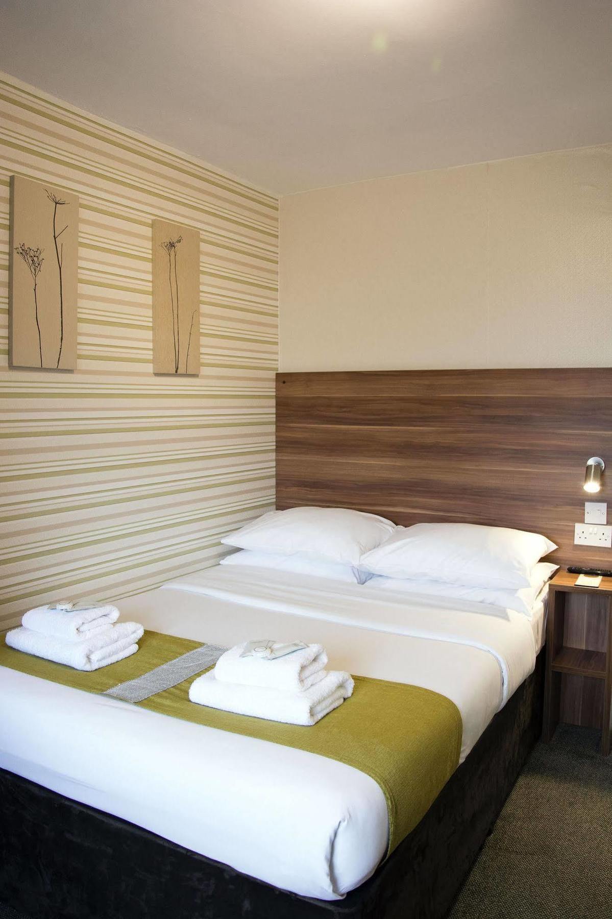 Helix Hotel Грейнджмут Экстерьер фото