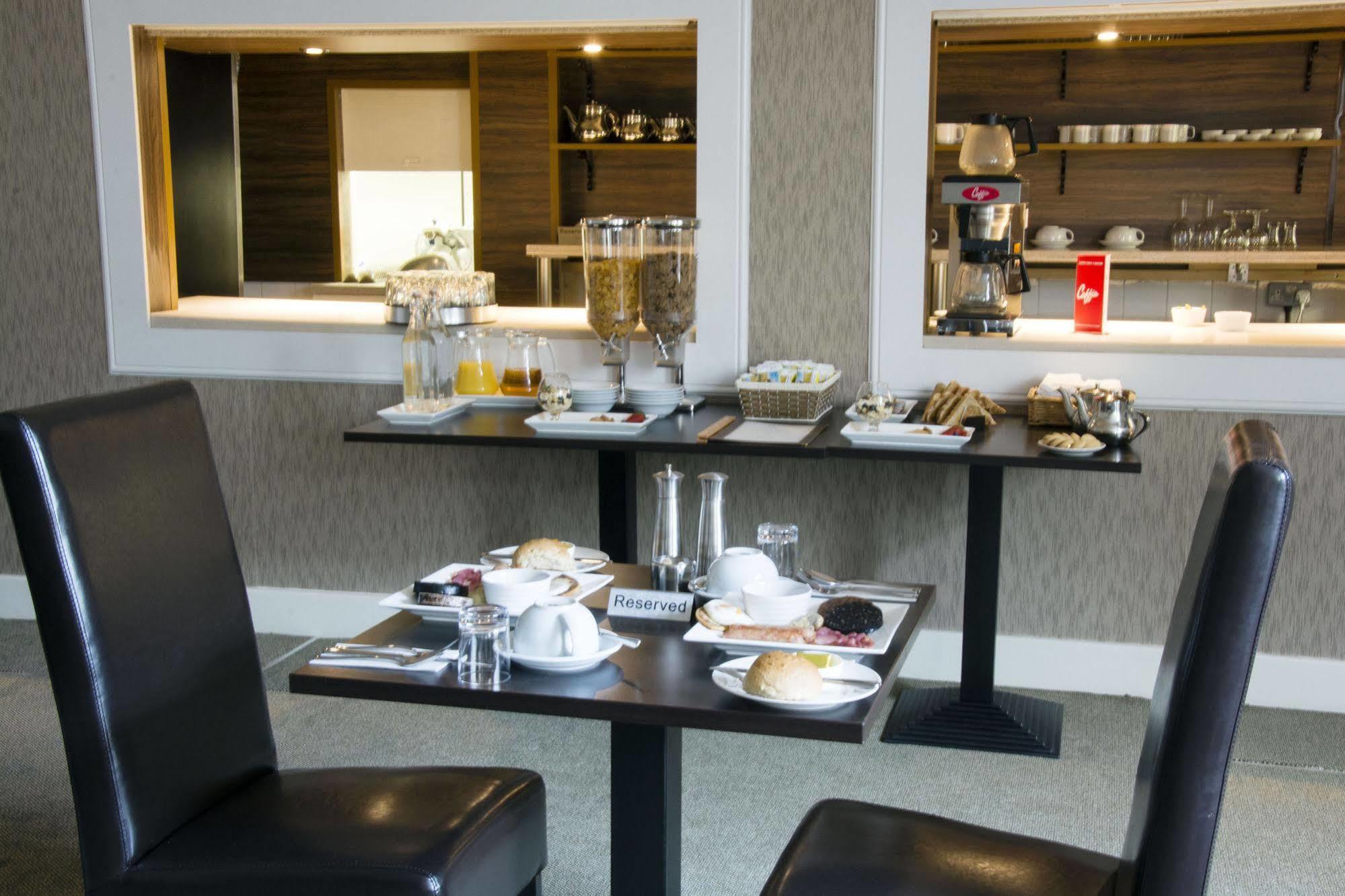 Helix Hotel Грейнджмут Экстерьер фото